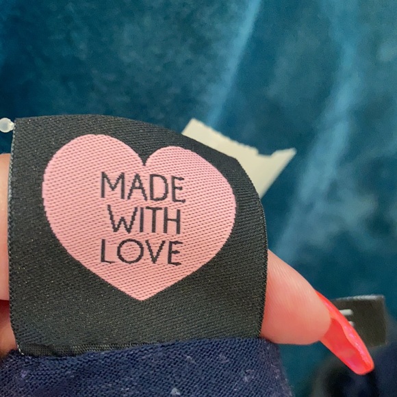 NWT… Beautiful and Unique First Class Top. - Picture 12 of 13